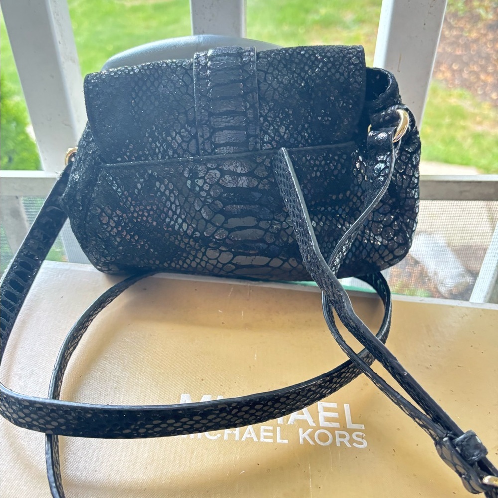 Michael Kors Charlton black patent leather crossbody handbag - Picture 10 of 12